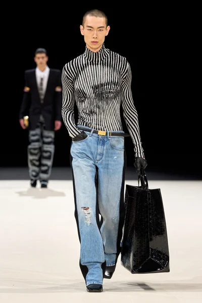 Look 11